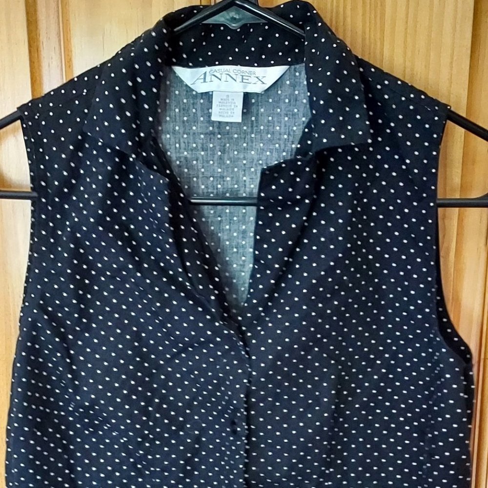 Casual Corner Annex Button-Down Sleeveless Polka Dot Shirt
